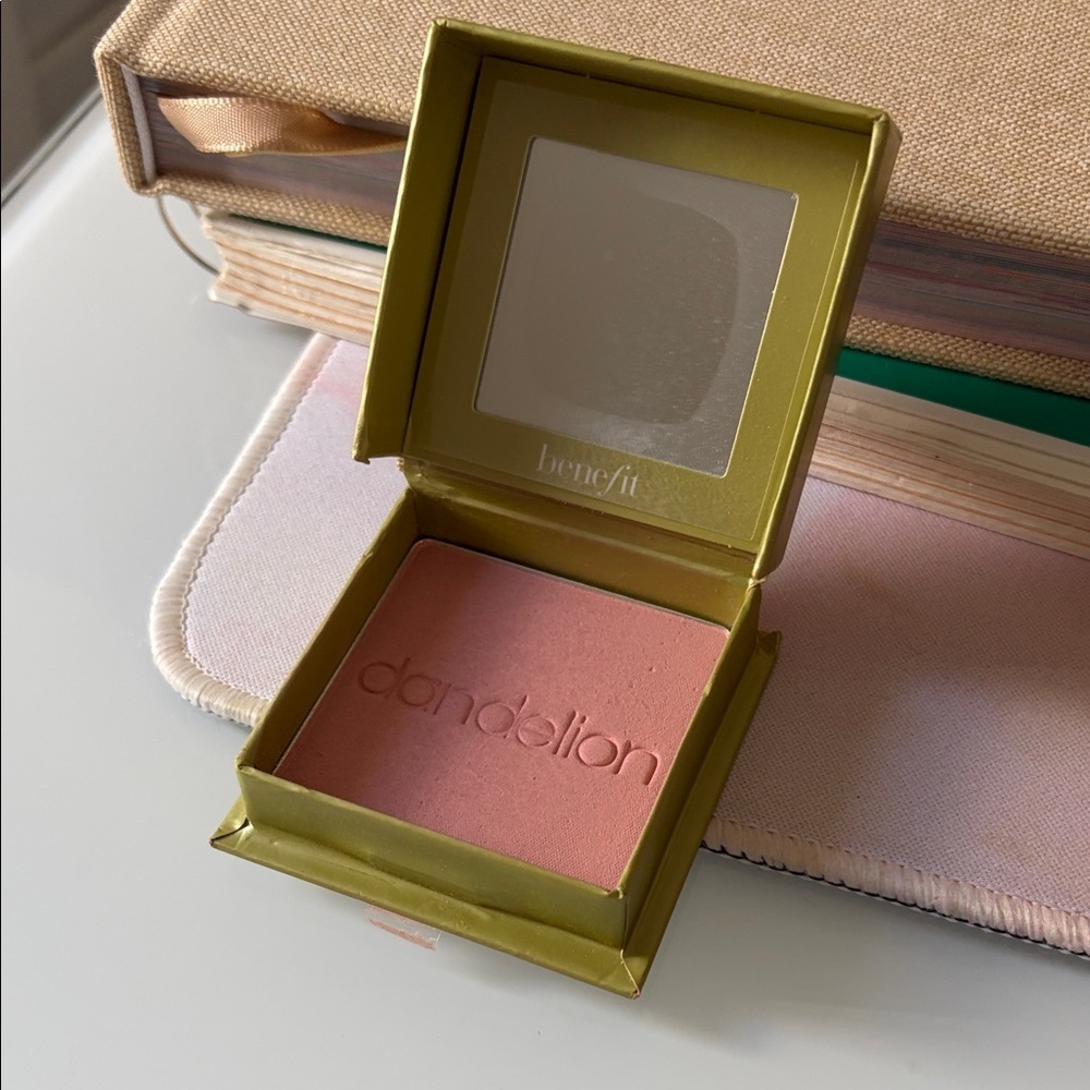 Benefit Dandelion Blush - baby Pink brightening blush